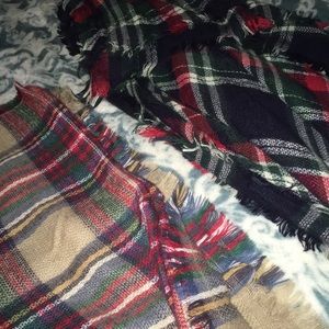 2 blanket scarves